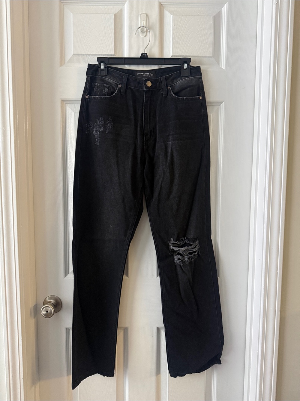 Just Black Men's Relaxed Black Distressed Jeans